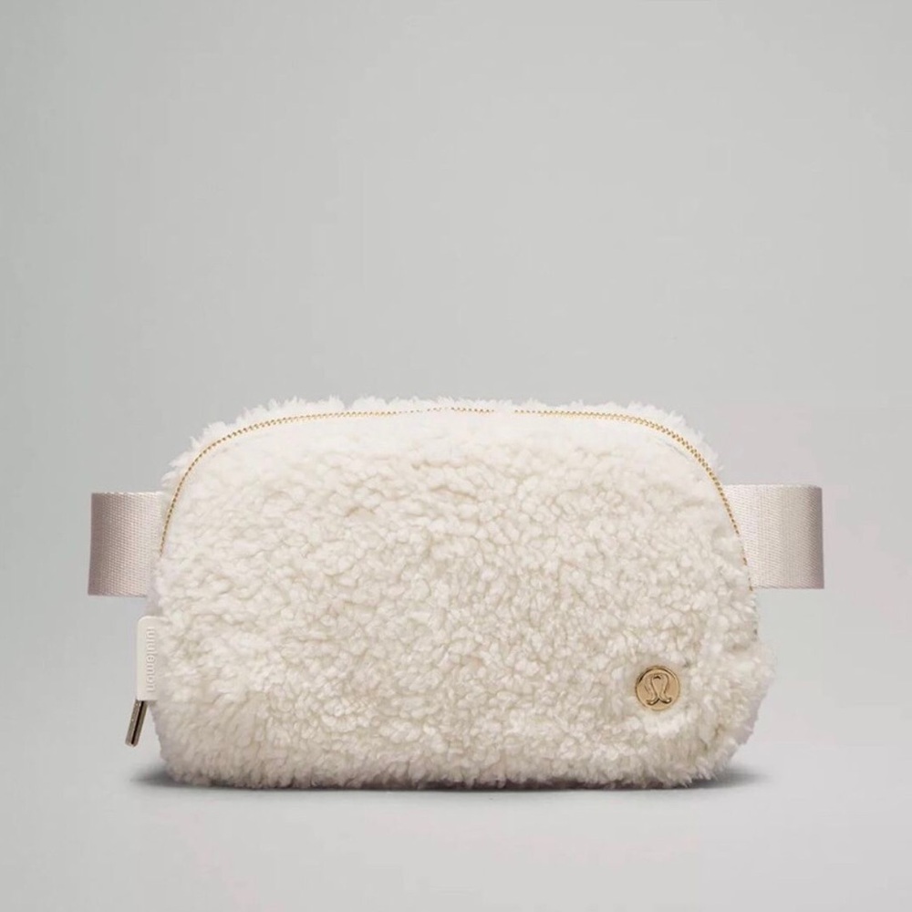 NWT Lululemon Everywhere Belt Bag Fleece, 1L, Ivory/Gold, Belt Bag